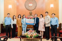 Công ty mỹ phẩm Thuý Nga ủng hộ 100 triệu đồng hỗ trợ các bác sĩ chống dịch COVID-19