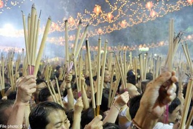 Khói hương nguy hiểm như khói thuốc lá