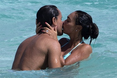 Con gái tỷ phú tiếp tục ném tiền cho các kỳ nghỉ