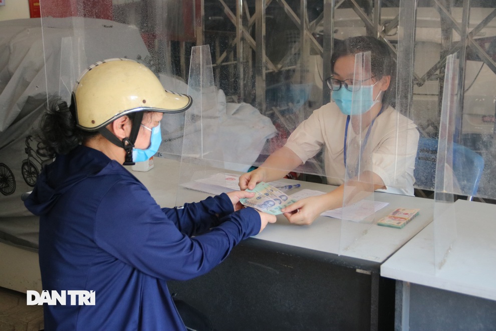 Trao hỗ trợ 30 lao động bị mất việc làm trong mùa dịch Covid-19 - 2 Trao hỗ trợ 30 lao động bị mất việc làm trong mùa dịch Covid-19 - 2