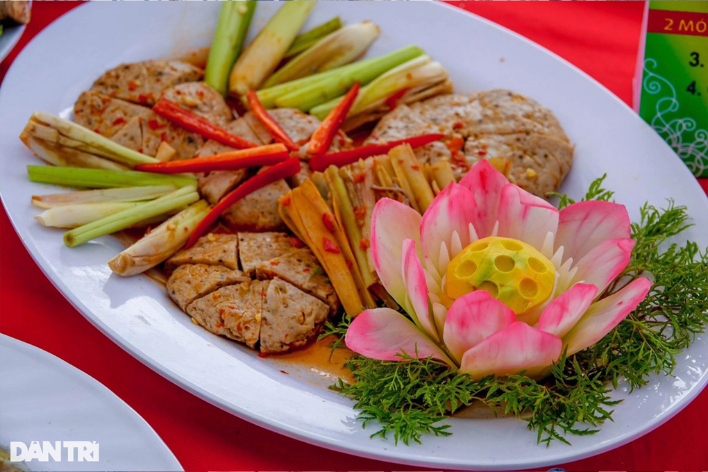 Đã mắt ngắm 200 món ăn từ cá thát lát và khóm Cầu Đúc được xác lập kỷ lục - 3