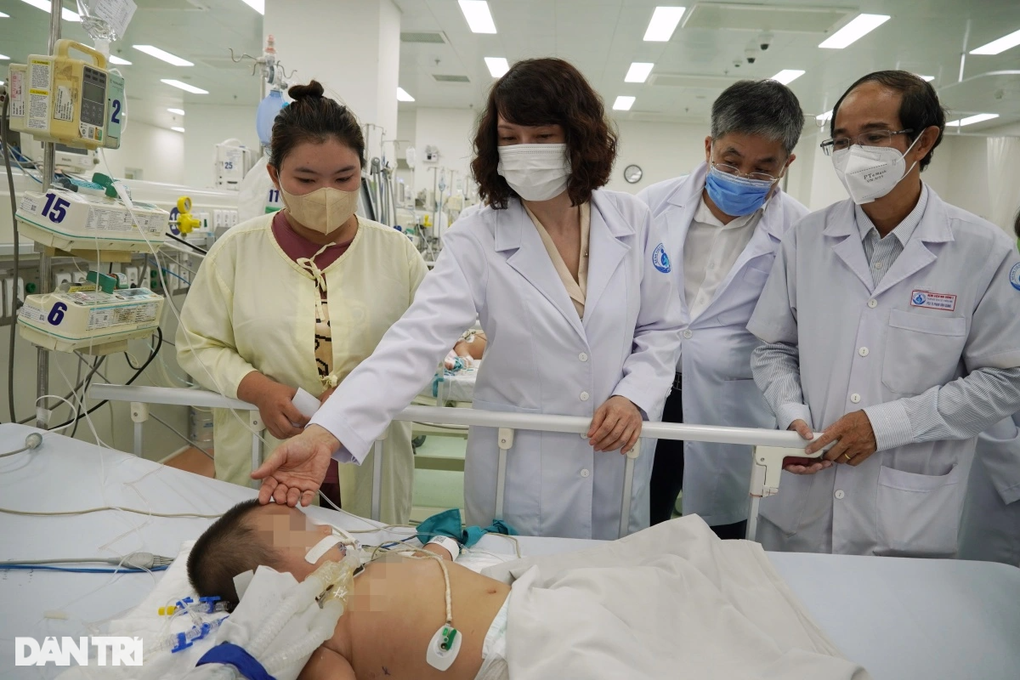 7 ca tay chân miệng tử vong, thiếu thuốc: Cảnh giác người lành mang trùng - 1 7 ca tay chân miệng tử vong, thiếu thuốc: Cảnh giác người lành mang trùng - 1