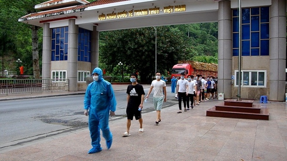 Hà Giang trao trả 18 người Trung Quốc nhập cảnh trái phép - 1 Hà Giang trao trả 18 người Trung Quốc nhập cảnh trái phép - 1