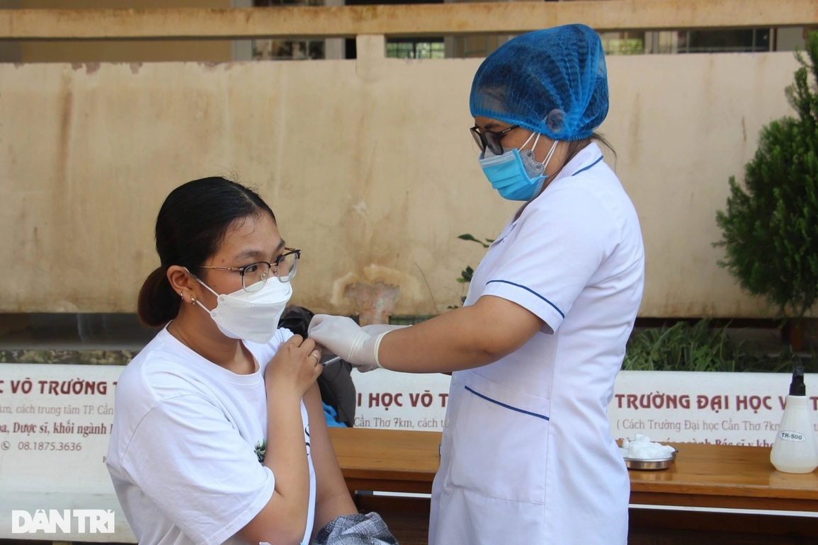 Cần Thơ tạm ngưng tiêm lô vaccine gia hạn cho học sinh - 1 Cần Thơ tạm ngưng tiêm lô vaccine gia hạn cho học sinh - 1