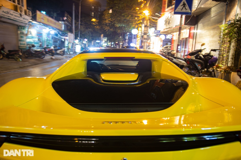 Lần đầu mua siêu xe, đại gia trẻ tuổi Hà thành chọn Ferrari hơn 23 tỷ đồng - 10 Lần đầu mua siêu xe, đại gia trẻ tuổi Hà thành chọn Ferrari hơn 23 tỷ đồng - 10