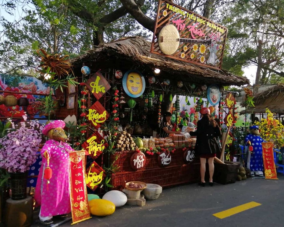Rộn ràng “Chợ quê ngày Tết” giữa lòng thành phố - 3 Rộn ràng “Chợ quê ngày Tết” giữa lòng thành phố - 3