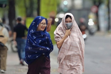 TPHCM nắng nóng gia tăng, cuối tháng dự báo có mưa dông