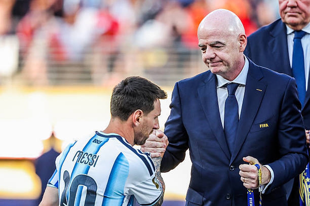FIFA tung tối hậu thư, bóng đá thế giới dậy sóng - 3