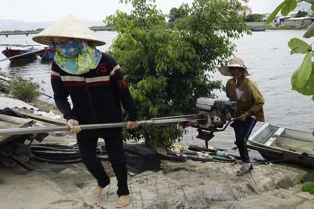 Bình Định: Mưu sinh nghề cào phễnh, vẹm ven đầm Thị Nại - 2 Bình Định: Mưu sinh nghề cào phễnh, vẹm ven đầm Thị Nại - 2