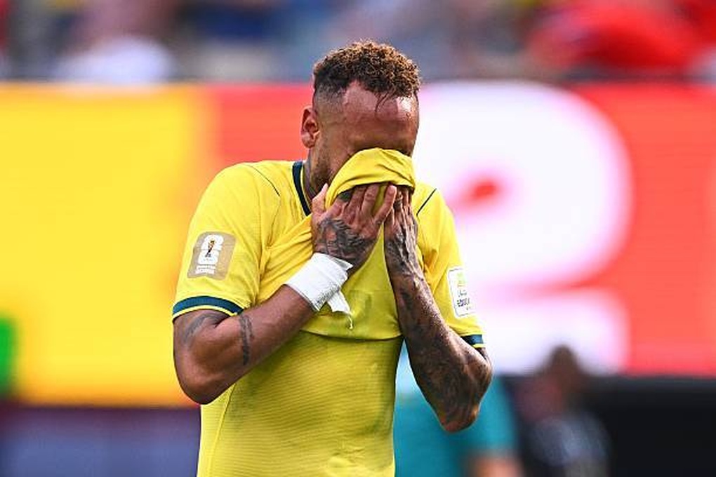 Neymar khóc nức nở, giã từ đội tuyển ngày Brazil bị loại ở World Cup - 1 Neymar khóc nức nở, giã từ đội tuyển ngày Brazil bị loại ở World Cup - 1