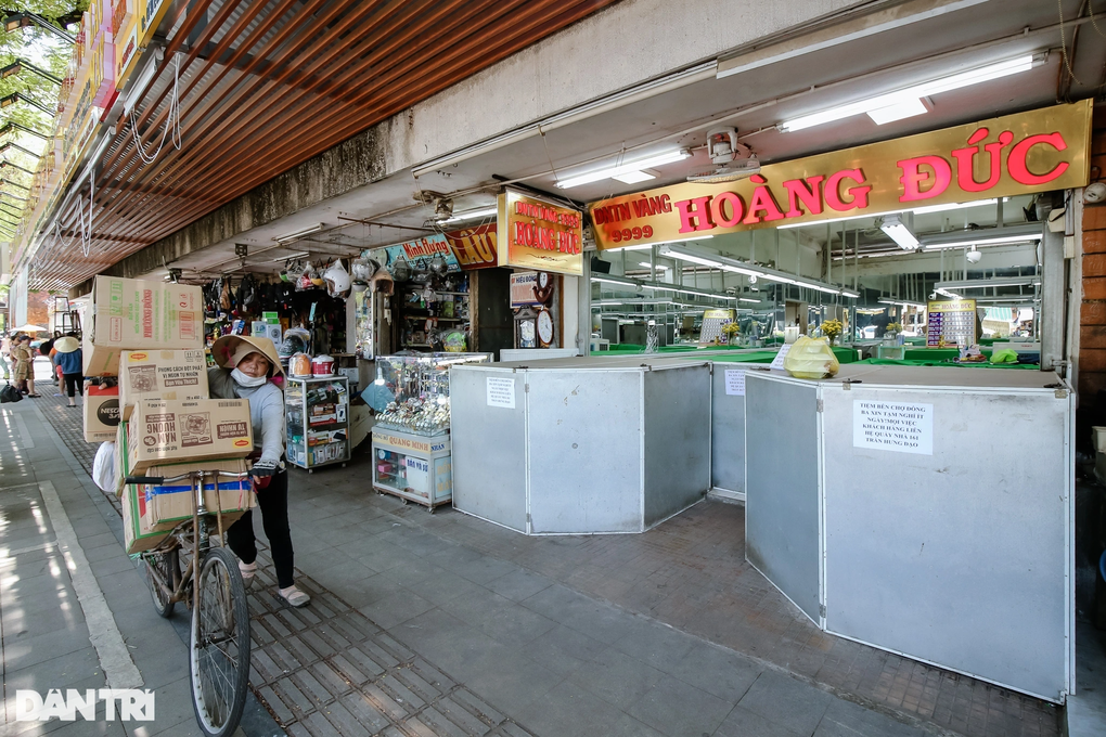 Con gái chủ tiệm vàng ở Huế kể giây phút kẻ cướp xông vào nổ súng - 2 Con gái chủ tiệm vàng ở Huế kể giây phút kẻ cướp xông vào nổ súng - 2