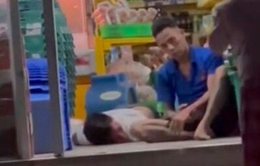 Hai thanh niên bị truy sát vì mâu thuẫn khi ăn nhậu ở TPHCM - 1 Hai thanh niên bị truy sát vì mâu thuẫn khi ăn nhậu ở TPHCM - 1