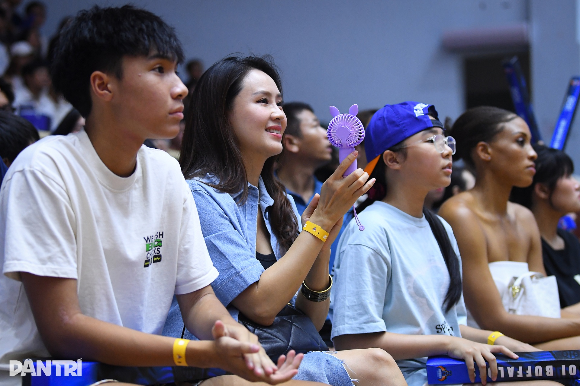 CĐV xinh đẹp đốt cháy khán đài trận Hanoi Buffaloes - Thang Long Warriors - 9 CĐV xinh đẹp đốt cháy khán đài trận Hanoi Buffaloes - Thang Long Warriors - 9