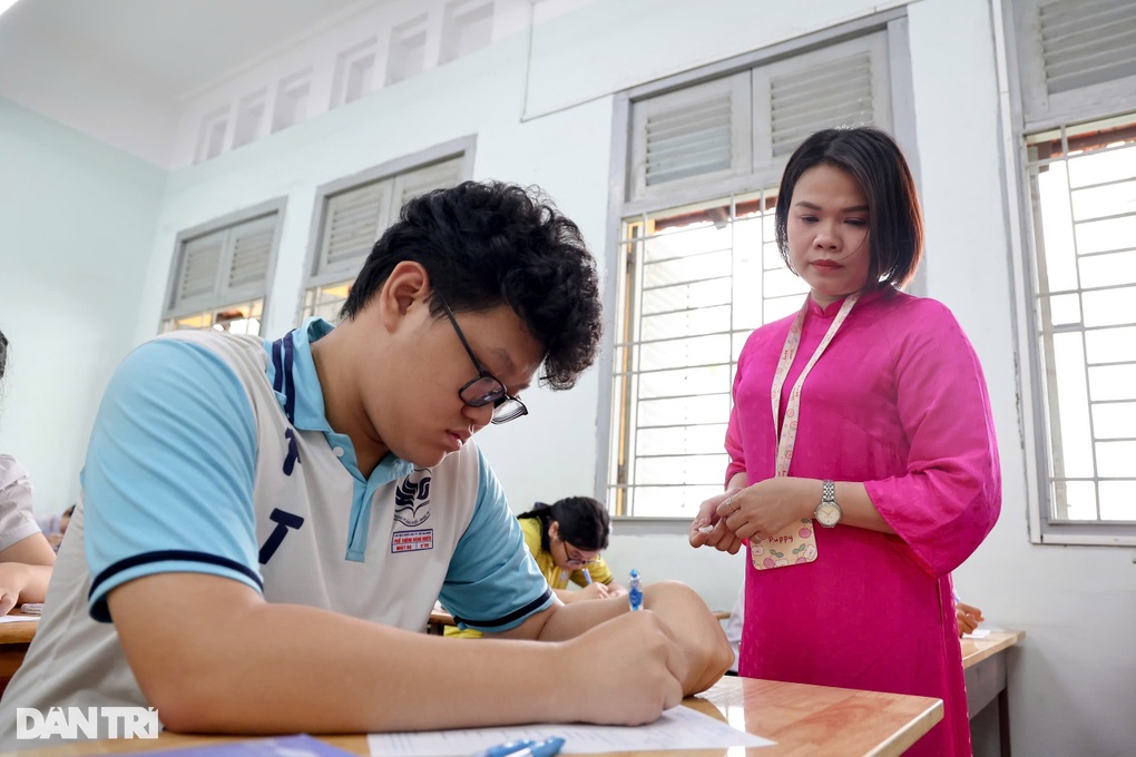 Chiều nay, triệu thí sinh làm bài thi môn toán kỳ thi tốt nghiệp THPT 2025 - 1 Chiều nay, triệu thí sinh làm bài thi môn toán kỳ thi tốt nghiệp THPT 2025 - 1