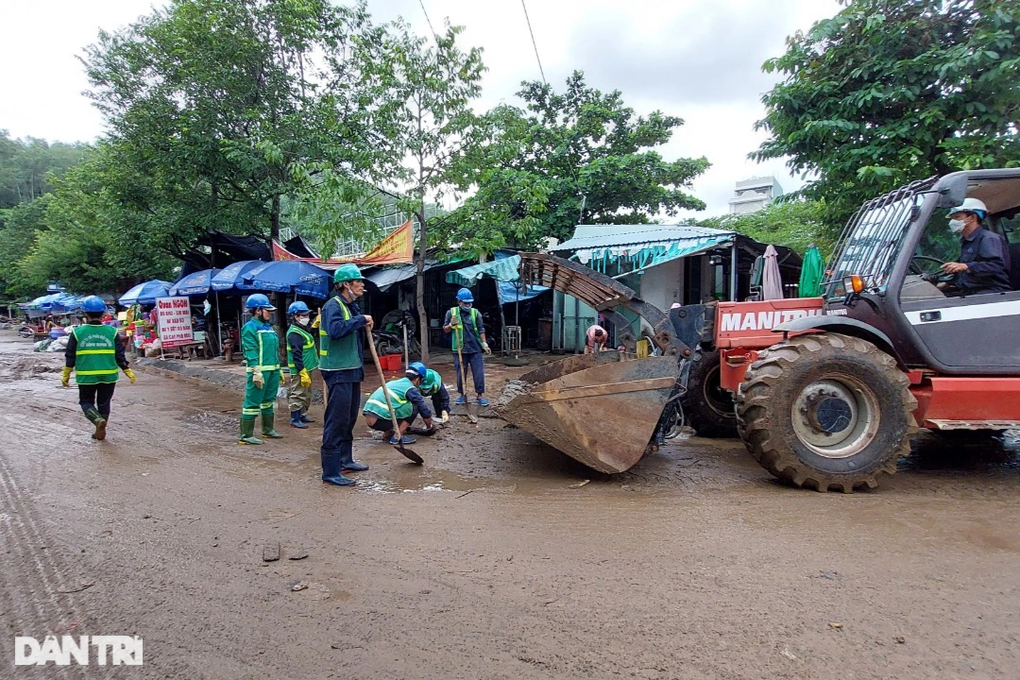 Khắc phục hậu quả lũ lụt chưa xong, Bình Định lại sắp hứng đợt mưa lớn - 2 Khắc phục hậu quả lũ lụt chưa xong, Bình Định lại sắp hứng đợt mưa lớn - 2