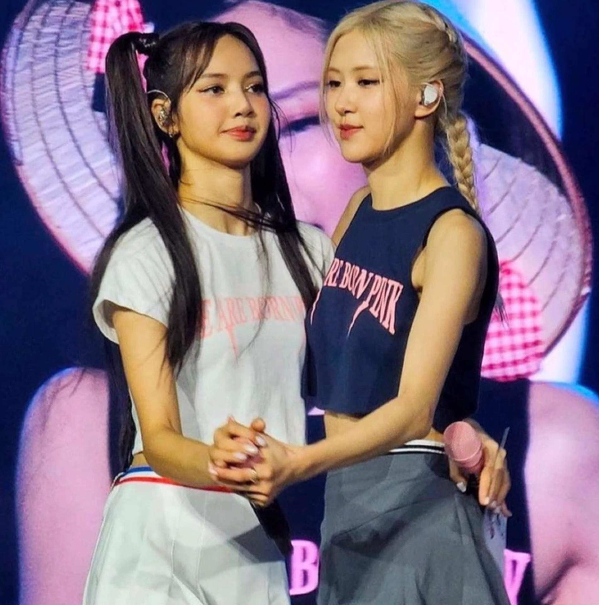 Show diễn Blackpink tại Hà Nội: Không chỉ là chuyện giới trẻ đu idol - 8 Show diễn Blackpink tại Hà Nội: Không chỉ là chuyện giới trẻ đu idol - 8