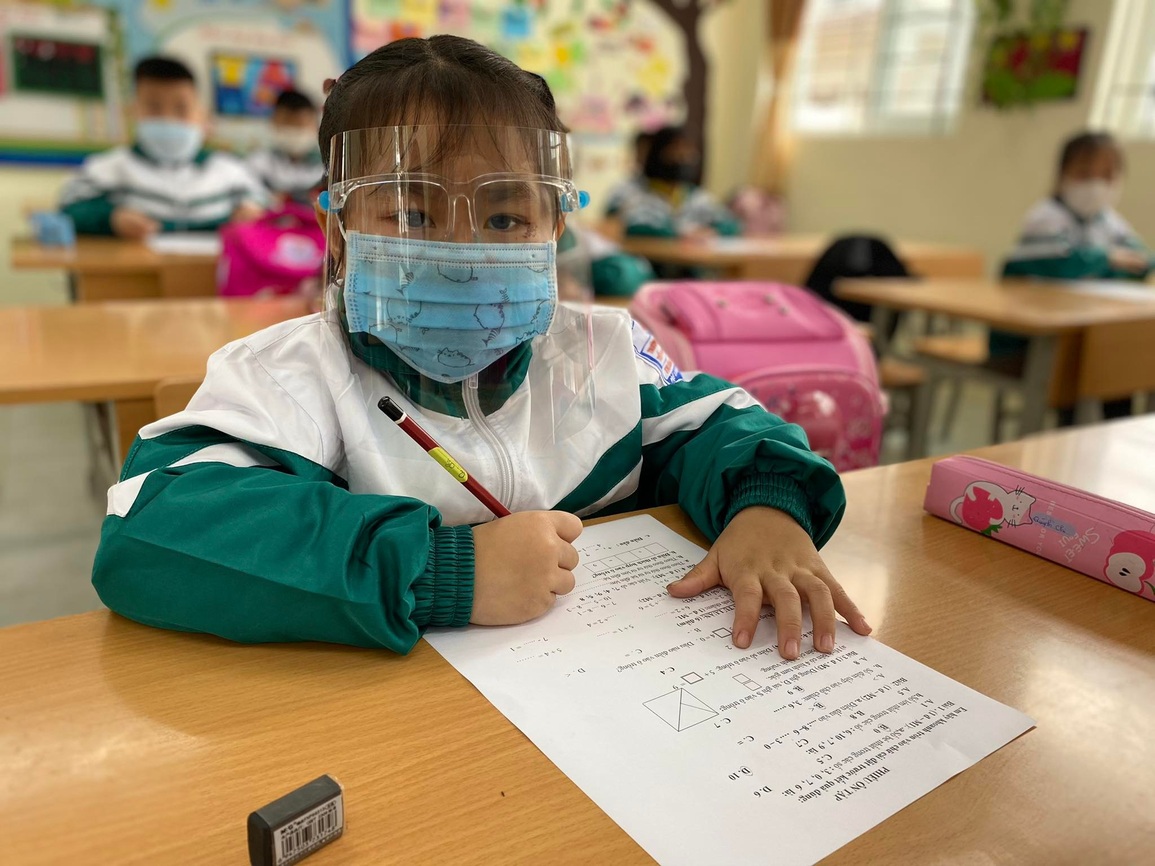 Hà Nội: Hoãn học trực tiếp với học sinh lớp 1 sau một ngày mở cửa trường - 2 Hà Nội: Hoãn học trực tiếp với học sinh lớp 1 sau một ngày mở cửa trường - 2