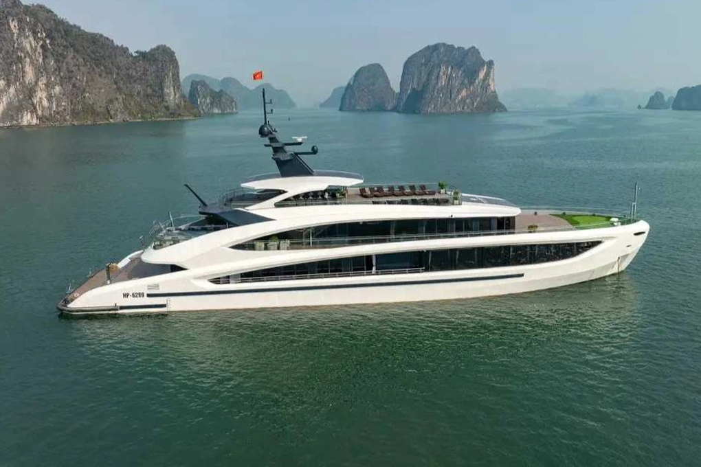 Tàu du lịch Hải Phòng trả lại tiền cho khách vì dịch vụ không như cam kết - 1 Tàu du lịch Hải Phòng trả lại tiền cho khách vì dịch vụ không như cam kết - 1