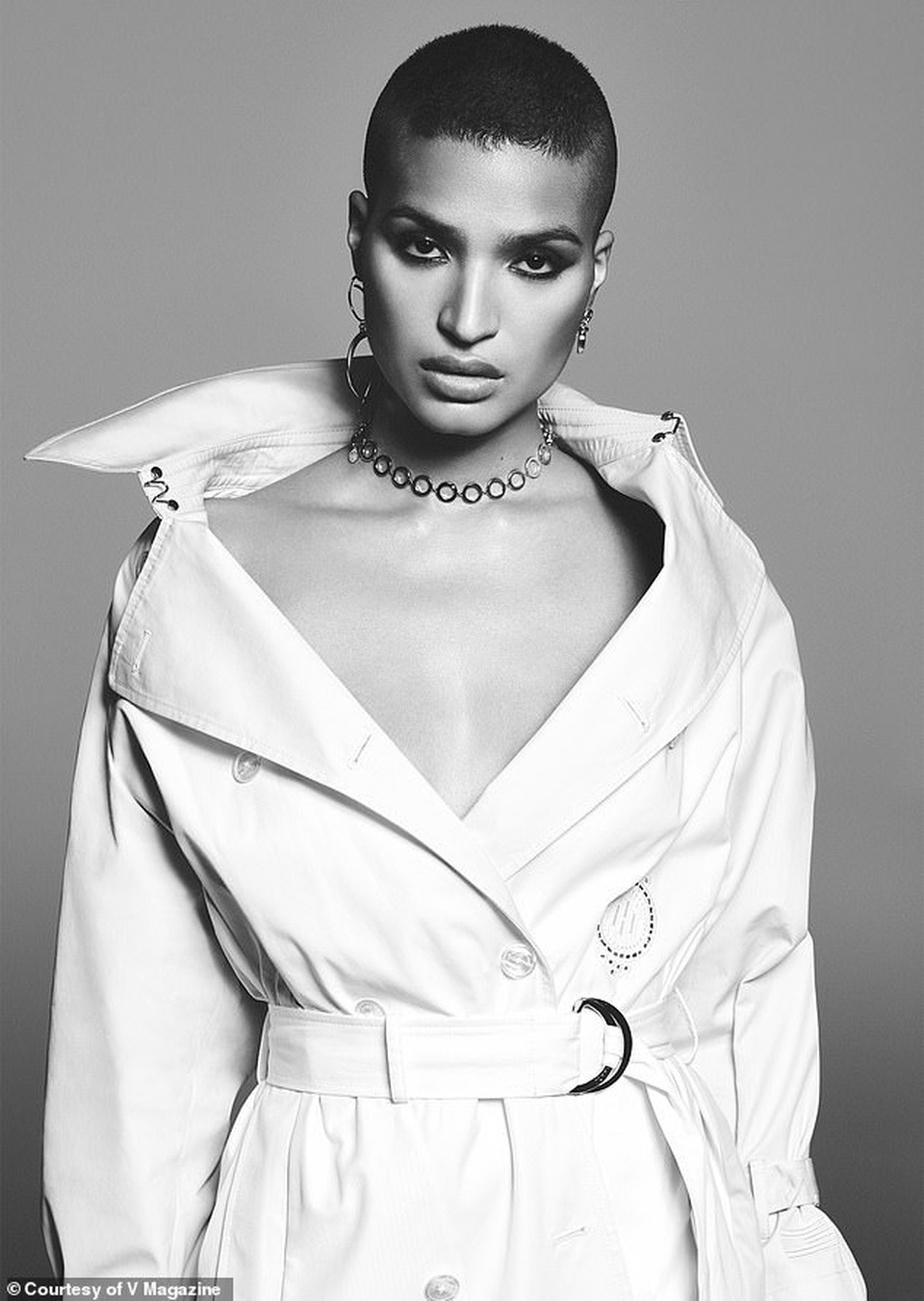 Những năm tháng đau đớn của một người đẹp chuyển giới - 2