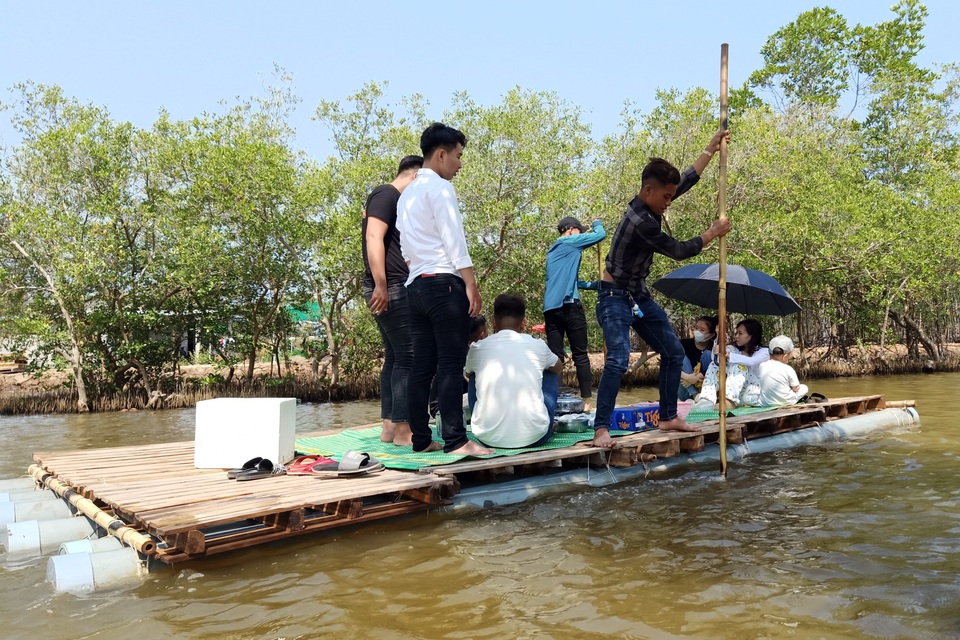 Chàng trai 9X xứ Công tử Bạc Liêu khởi nghiệp từ bè du lịch - 6 Chàng trai 9X xứ Công tử Bạc Liêu khởi nghiệp từ bè du lịch - 6