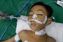 Bác sĩ kêu gọi mạnh thường quân chung tay cứu cậu bé 8 tuổi tính mạng đang nguy kịch