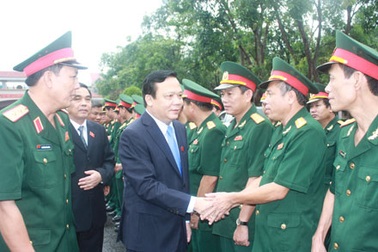 PCT Quốc hội Huỳnh Ngọc Sơn thăm Bộ Tư lệnh Quân khu IV