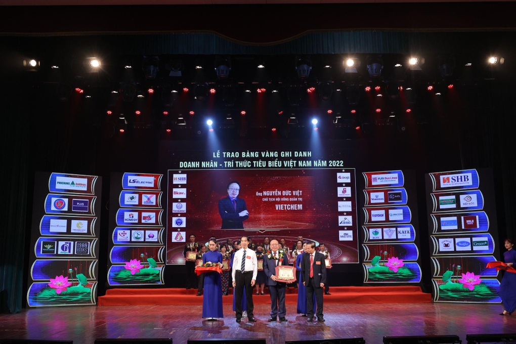 VIETCHEM lọt Top 10 Thương hiệu nổi tiếng và uy tín Đất Việt năm 2022 - 2 VIETCHEM lọt Top 10 Thương hiệu nổi tiếng và uy tín Đất Việt năm 2022 - 2