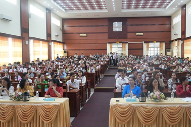 Bình Dương: Hàng trăm học sinh khó khăn được hỗ trợ, nâng bước tới trường