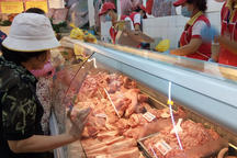 Thịt lợn ngoại nhập 27.000 đồng/kg, nỗi "kinh hoàng" của người chăn nuôi Việt