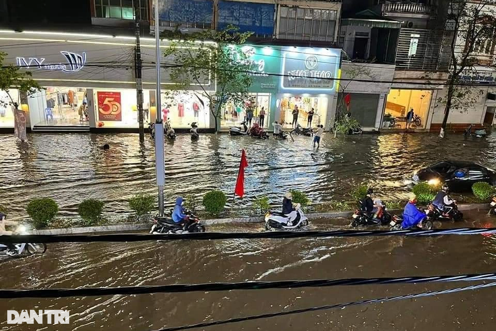 Mưa đá xuất hiện ở Điện Biên, quật gẫy cây, gây ngập úng - 1 Mưa đá xuất hiện ở Điện Biên, quật gẫy cây, gây ngập úng - 1
