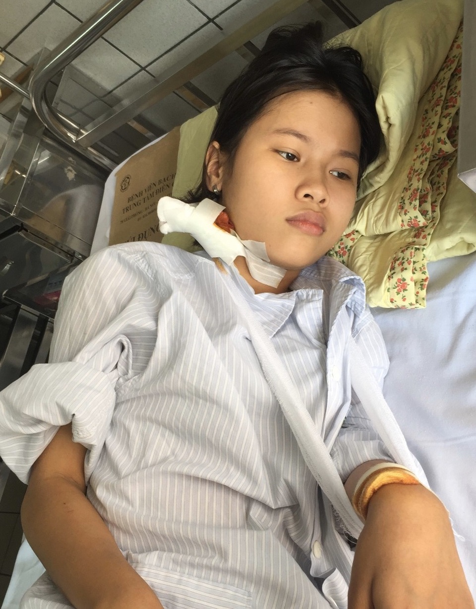Thương người mẹ goá đôi mắt đỏ hoe cầu xin bạn đọc cứu con - 1 Thương người mẹ goá đôi mắt đỏ hoe cầu xin bạn đọc cứu con - 1