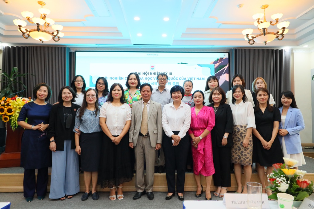 Hội Nghiên cứu khoa học về Hàn Quốc của Việt Nam có tân Chủ tịch - 7 Hội Nghiên cứu khoa học về Hàn Quốc của Việt Nam có tân Chủ tịch - 7