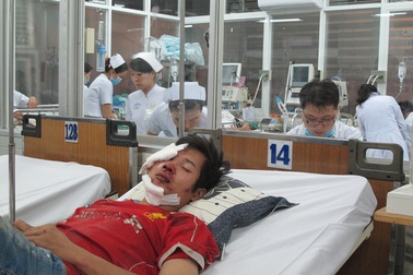 Bợm nhậu dồn dập vào Bệnh viện Chợ Rẫy
