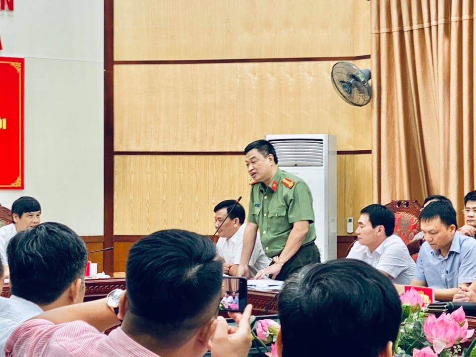 Bắt hai phóng viên để điều tra về hành vi tống tiền Phó Chủ tịch thị xã - 1 Bắt hai phóng viên để điều tra về hành vi tống tiền Phó Chủ tịch thị xã - 1