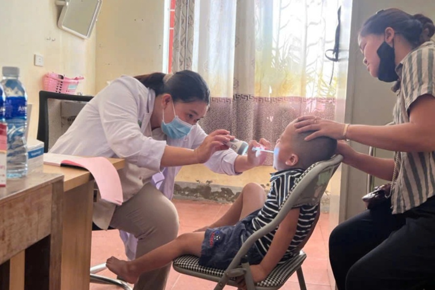 Nhiều người dân vùng lũ Nghệ An bị ghẻ nước, nhiễm trùng da - 3