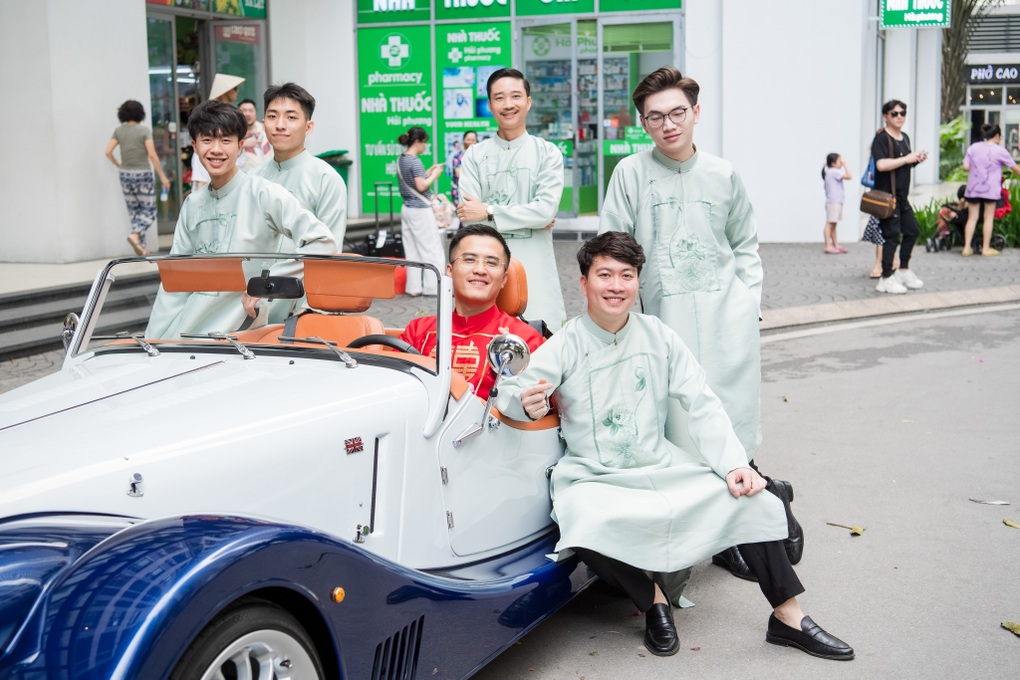 Chú rể lái xế độc, vượt nhiều thử thách để rước Hoa hậu Ngọc Hân về dinh - 5 Chú rể lái xế độc, vượt nhiều thử thách để rước Hoa hậu Ngọc Hân về dinh - 5