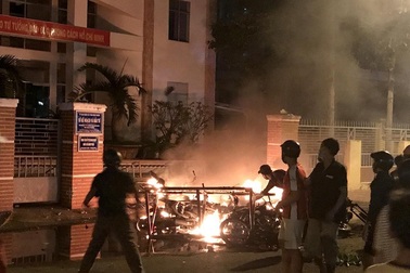 Bắt đối tượng nghi cho tiền để kích động đám đông gây rối ở Bình Thuận