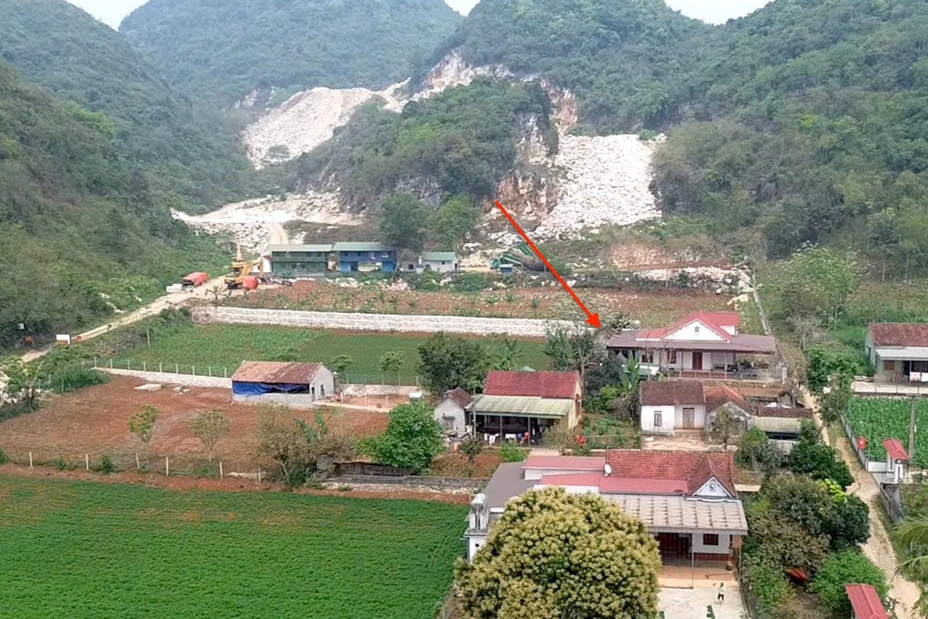Cả xóm thấp thỏm, sợ hãi vì mỏ đá nổ mìn - 1 Cả xóm thấp thỏm, sợ hãi vì mỏ đá nổ mìn - 1