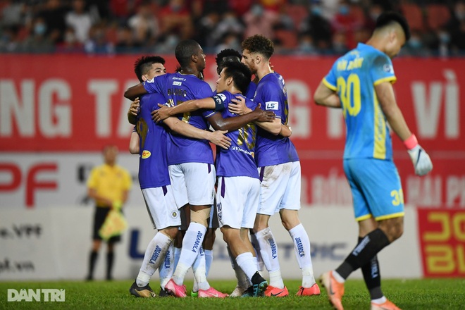 Người hùng Tấn Trường giúp CLB Hà Nội có 3 điểm đầu tiên ở V-League - 21 Người hùng Tấn Trường giúp CLB Hà Nội có 3 điểm đầu tiên ở V-League - 21