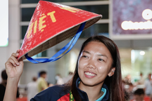 Tuyển nữ Việt Nam rạng rỡ trong ngày về nước