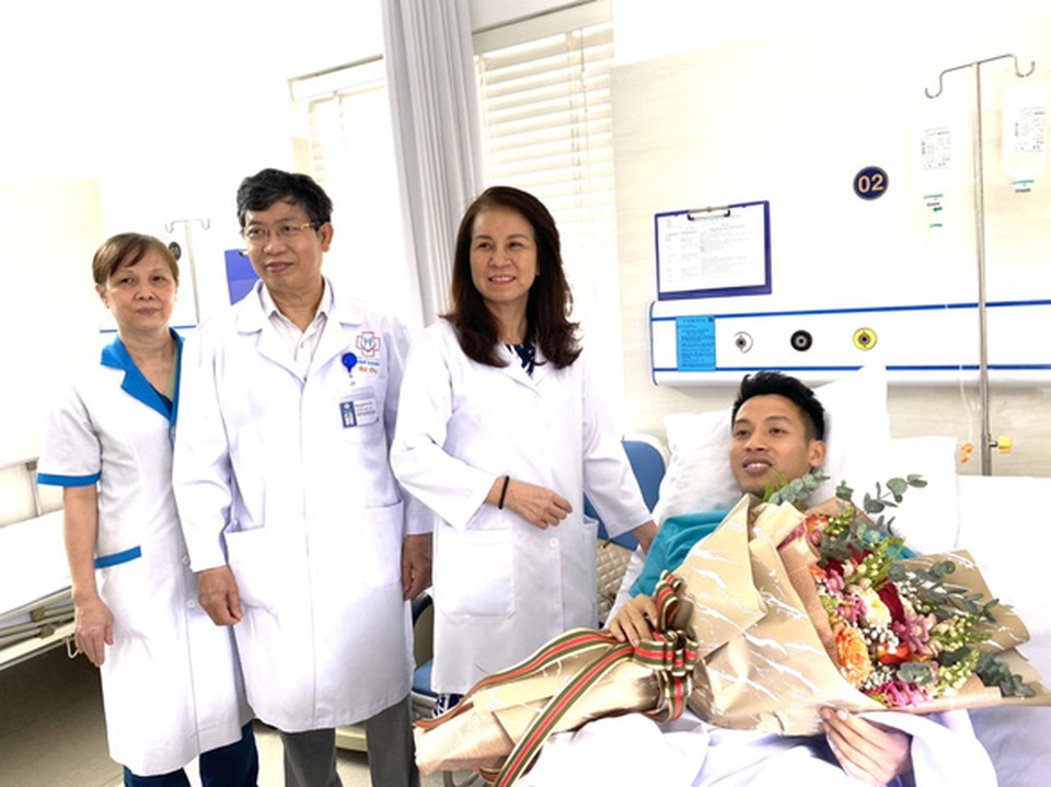 Hùng Dũng xuất viện, tái khám sau 1 tháng - 1 Hùng Dũng xuất viện, tái khám sau 1 tháng - 1