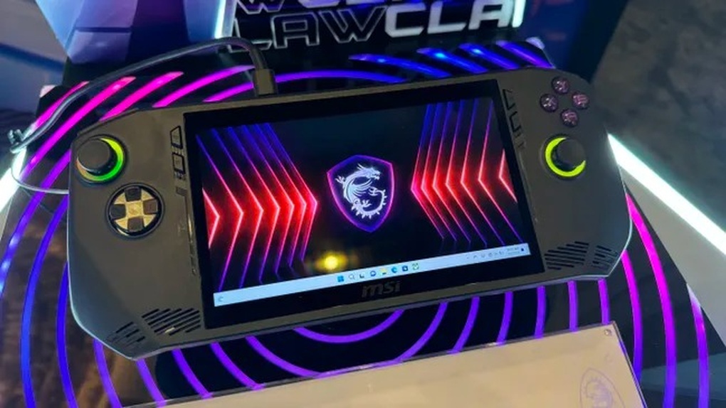CES 2024: Máy chơi game cầm tay đầu tiên chạy chip Intel Core Ultra - 7 CES 2024: Máy chơi game cầm tay đầu tiên chạy chip Intel Core Ultra - 7