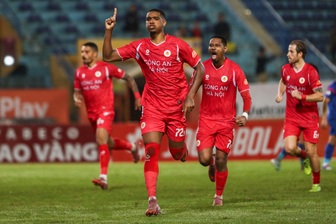 CLB Công an Hà Nội cân bằng điểm số với đội đầu bảng Ninh Bình