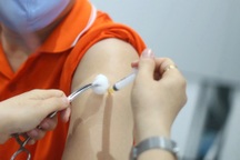 Tạm giữ hình sự 2 người làm giả hồ sơ tiêm vắc xin, giấy đi đường