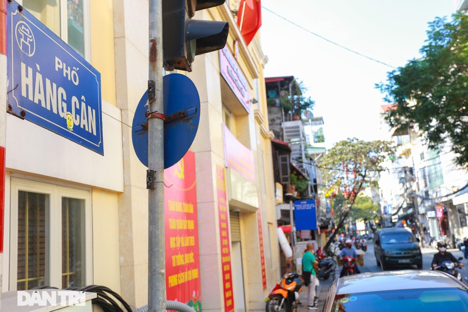 Căn nhà cổ trăm tuổi làm từ gỗ lim, có kiến trúc “độc nhất” phố cổ Hà Nội - 1 Căn nhà cổ trăm tuổi làm từ gỗ lim, có kiến trúc “độc nhất” phố cổ Hà Nội - 1
