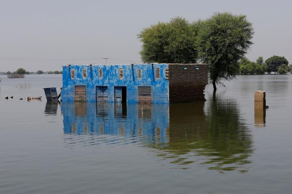 Lũ lụt lịch sử, hàng trăm nghìn người Pakistan lâm cảnh màn trời chiếu đất - 1 Lũ lụt lịch sử, hàng trăm nghìn người Pakistan lâm cảnh màn trời chiếu đất - 1