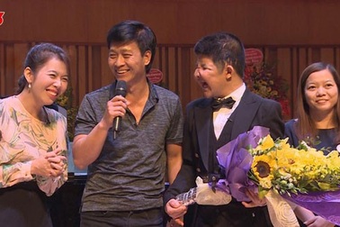 Chương trình làm triệu khán giả khóc về bố con Quốc Tuấn nhận giải vàng