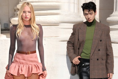 Lila Moss diện váy áo táo bạo, Cha Eun Woo xuất hiện bảnh bao tại Pháp