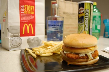 Gạ đổi tình lấy bánh hamburger, gặp ngay cảnh sát chìm