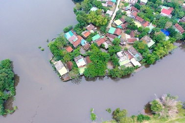 Gần một tuần mưa ngớt, lũ rút nhưng nhiều nơi vẫn ngập lụt